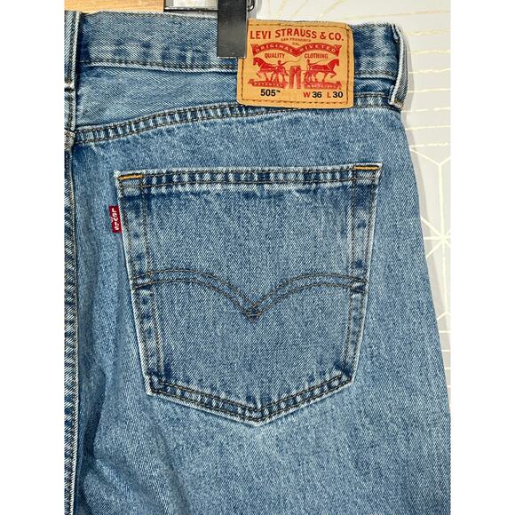 Levi’s 505 Regular Fit Men's Jeans Light Wash Denim Jeans 36x30 100% Cotton $70 - Picture 3 of 9
